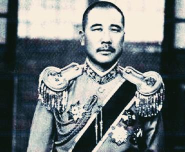 1922年，一张牌桌上，张宗昌赢走了一个俄国武官的全部身家，然后指着他身边的金发