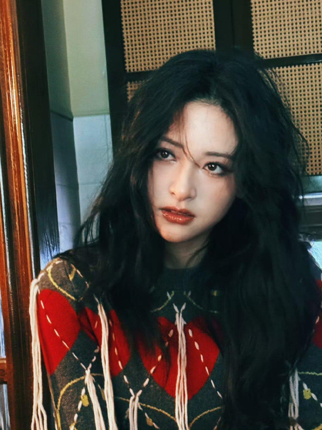 沈月恶魔hiahia沈月换新风格了新风格太美飒了 ​​​