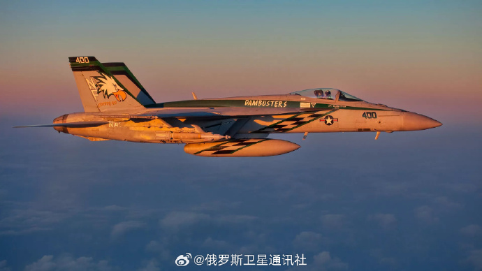 【美英空军对也门荷台达的机场发动打击】也门军方消息人士对俄罗斯卫星通讯社说，美国