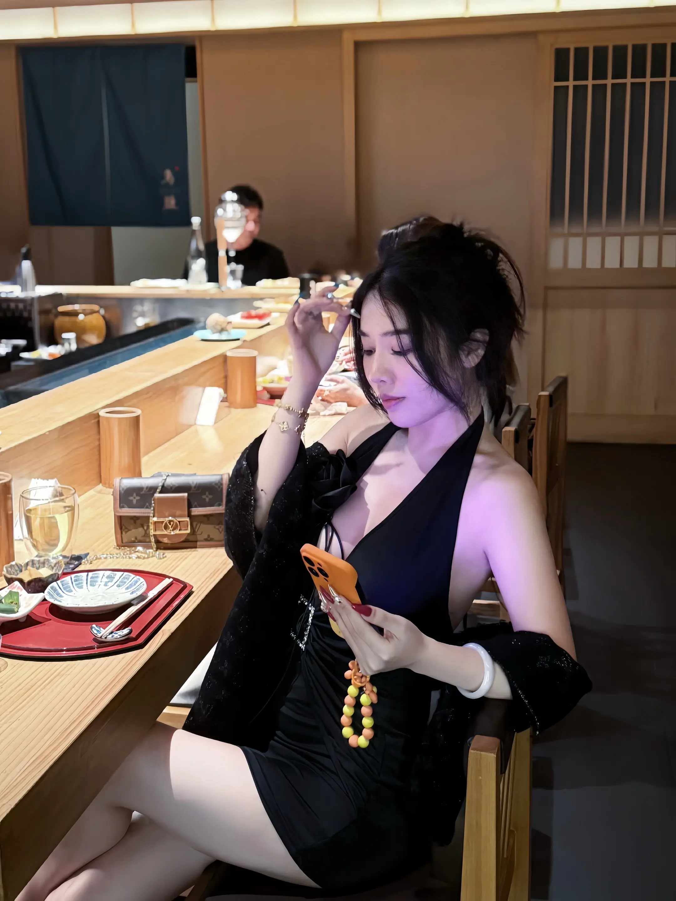 你还讨厌上物质的女人了 你有物质吗 物质的女人能看上你吗？