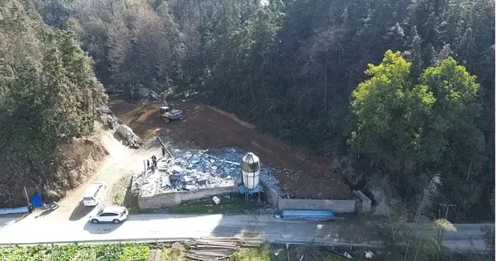 武潭镇完成1.2万余平方米养殖场复耕复绿