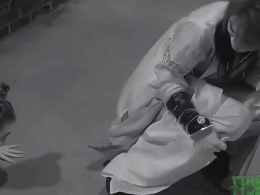 丁程鑫武林小手丁程鑫你自己加油吧开始推理吧 整场状态又可怜又好笑，一边强行给自己