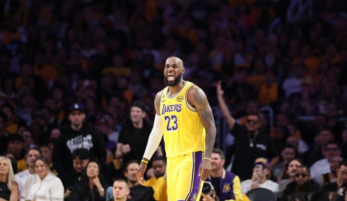 4月19日讯 今日，湖人在季后赛首轮G1中107-98主场击败火箭，系列赛1-0