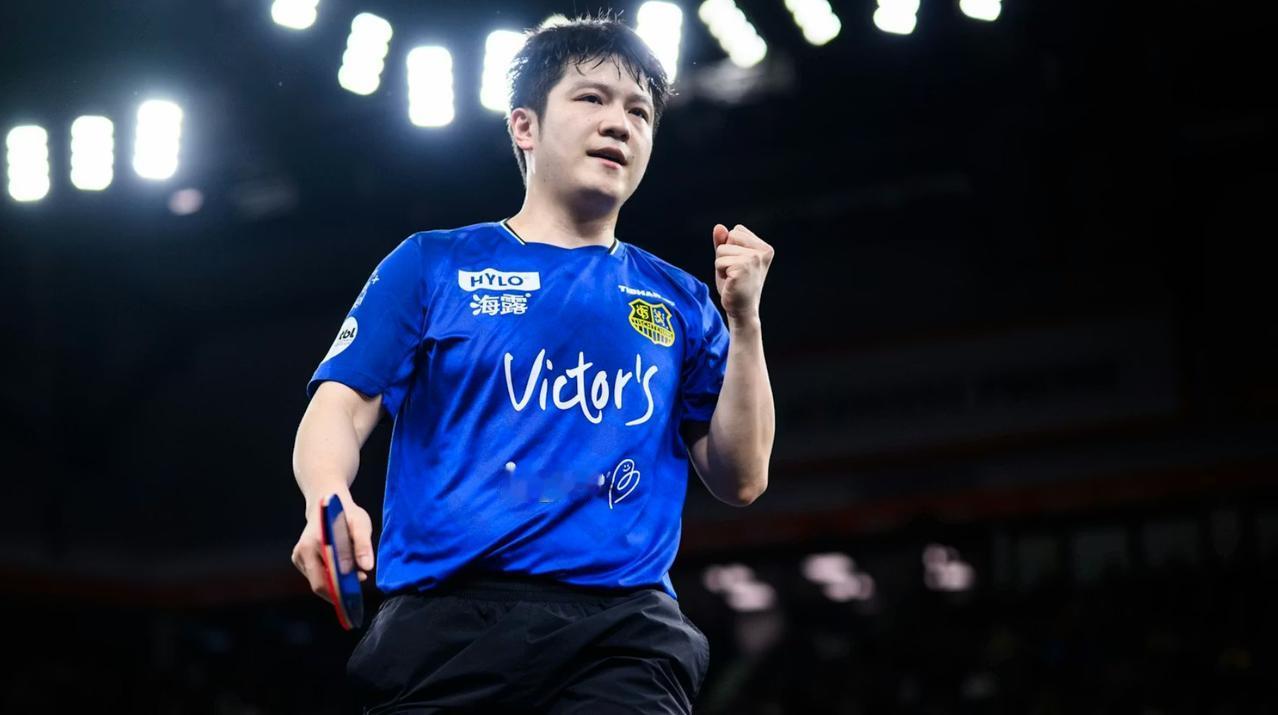 樊振东在德国杯简直杀疯了！1月4号那天，他7小时内连打四场、场场赢球，几乎是一个