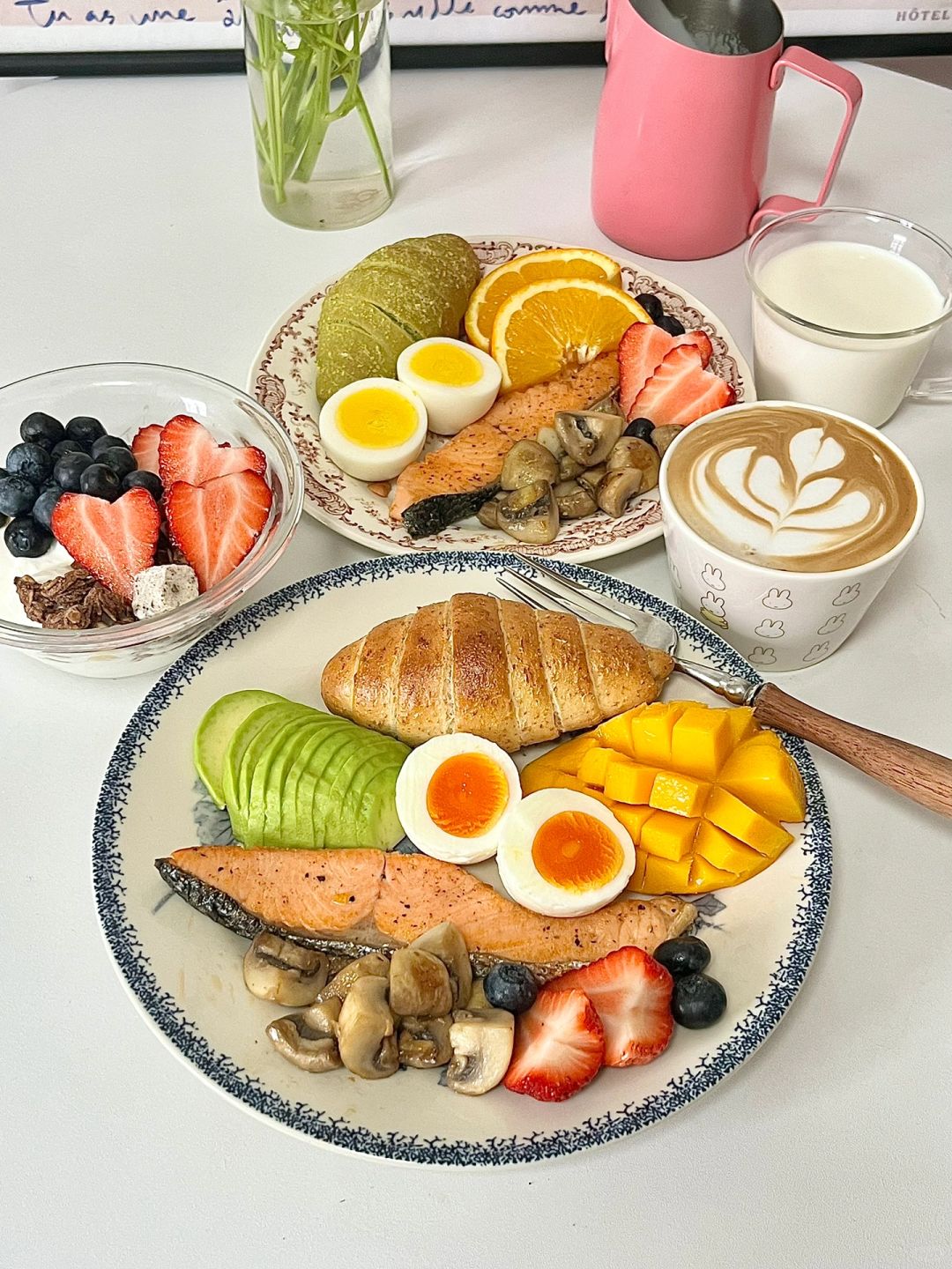 双人早餐|海盐卷🥐香煎三文鱼&溏心蛋☕拿铁
