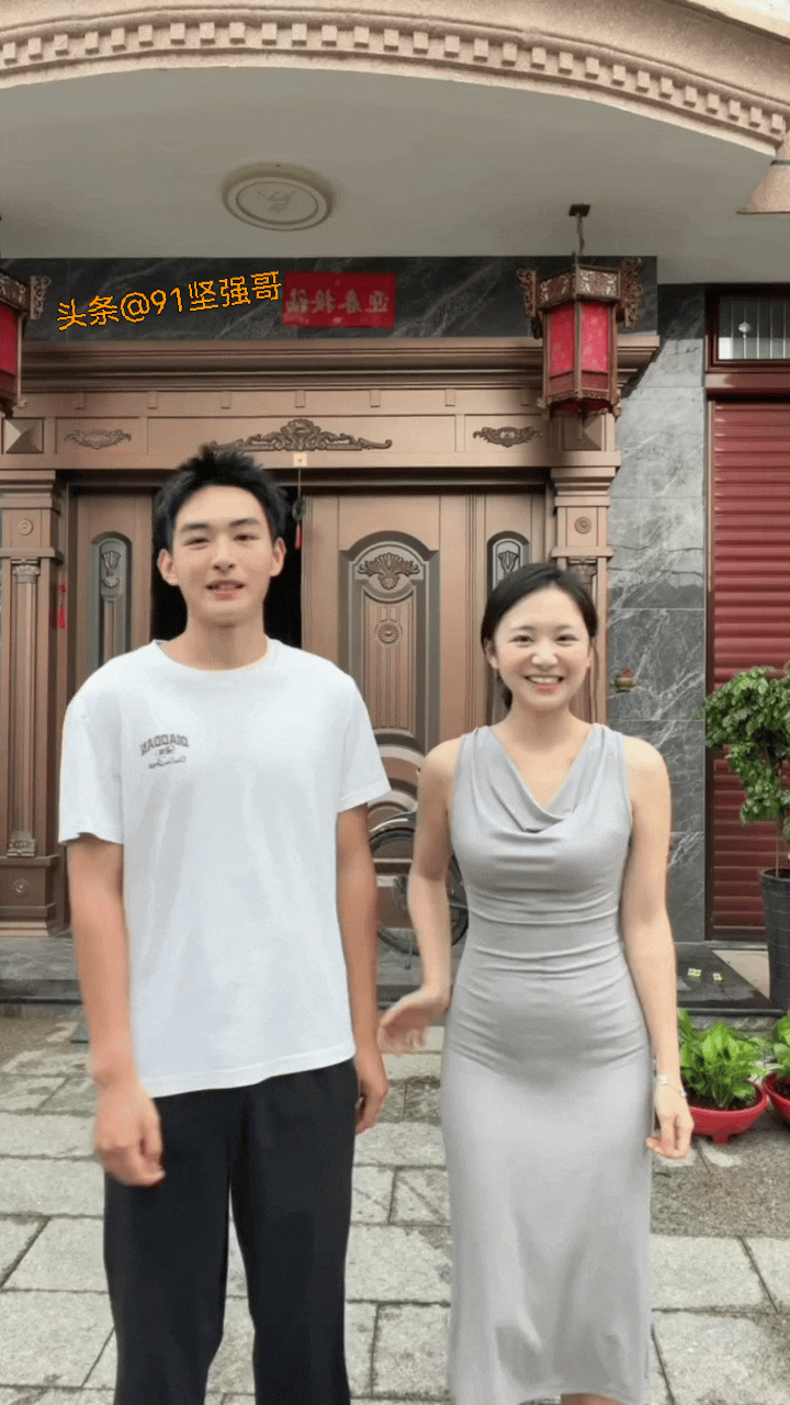 全世界最嫌弃我的男人出现了