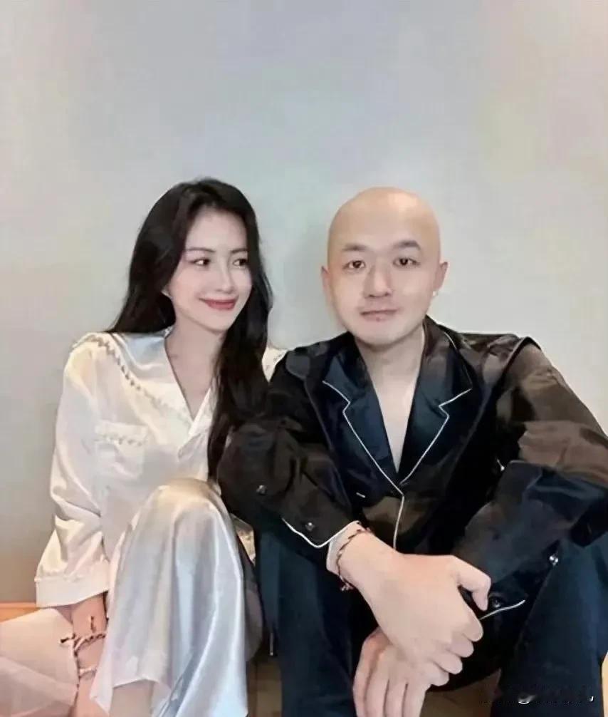 包文婧曾说再原谅一次包贝尔


包贝尔被曝出轨红衣女子，曾经也有类似情况，包文婧