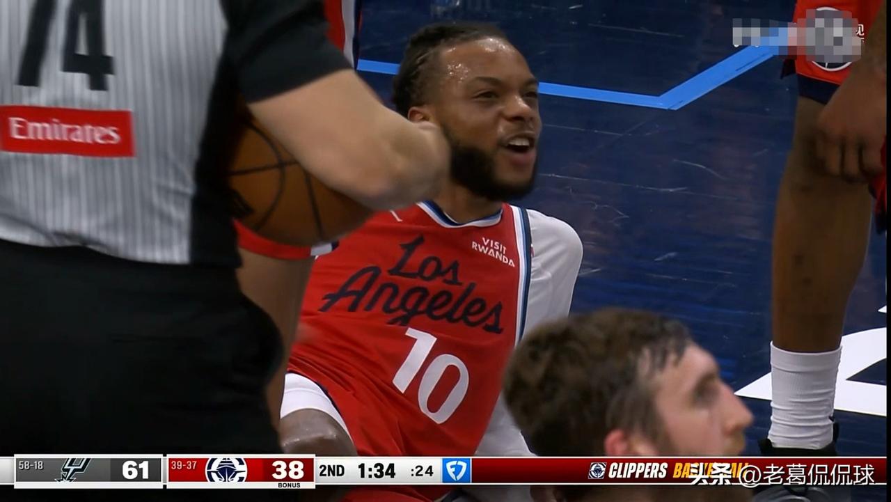 快船二当家加兰的表现真是太失常了！在今天快船主场以99：118惨败于马刺的比赛中