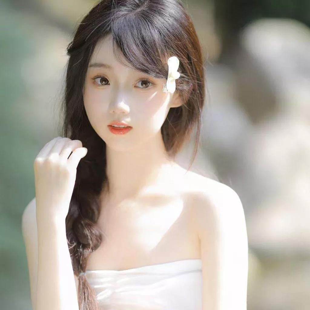 阳光下的仙女，温柔如水，惊艳时光。