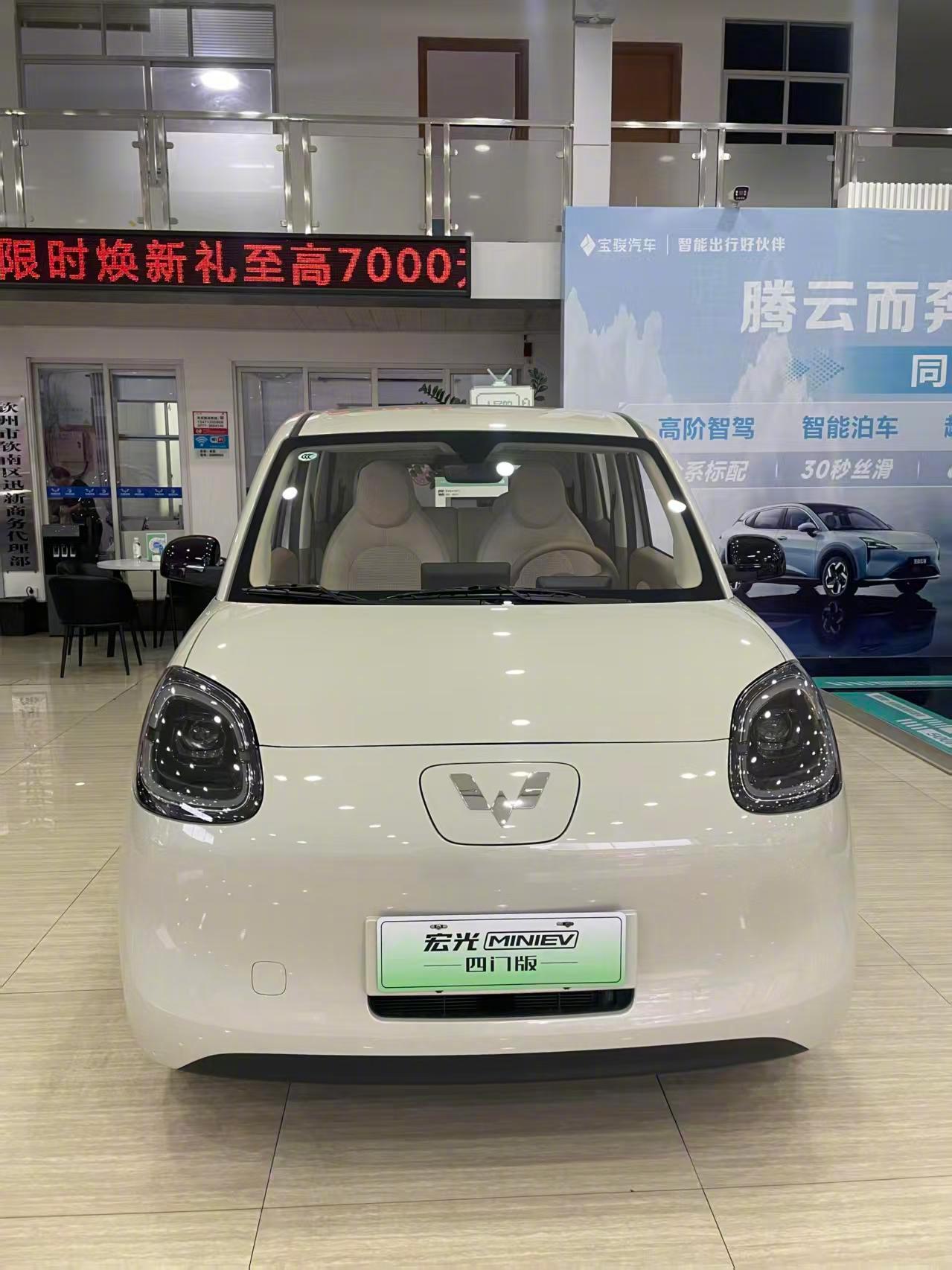 四门版实用性大增，后排上下车方便多了，接娃买菜停车灵巧，城市代步小能手。 