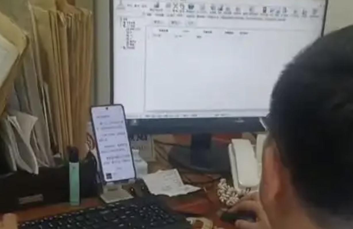 医生听小说开错检查单上患者姓名，这样的错误的确是不应该，可停职处理的处罚，是否过