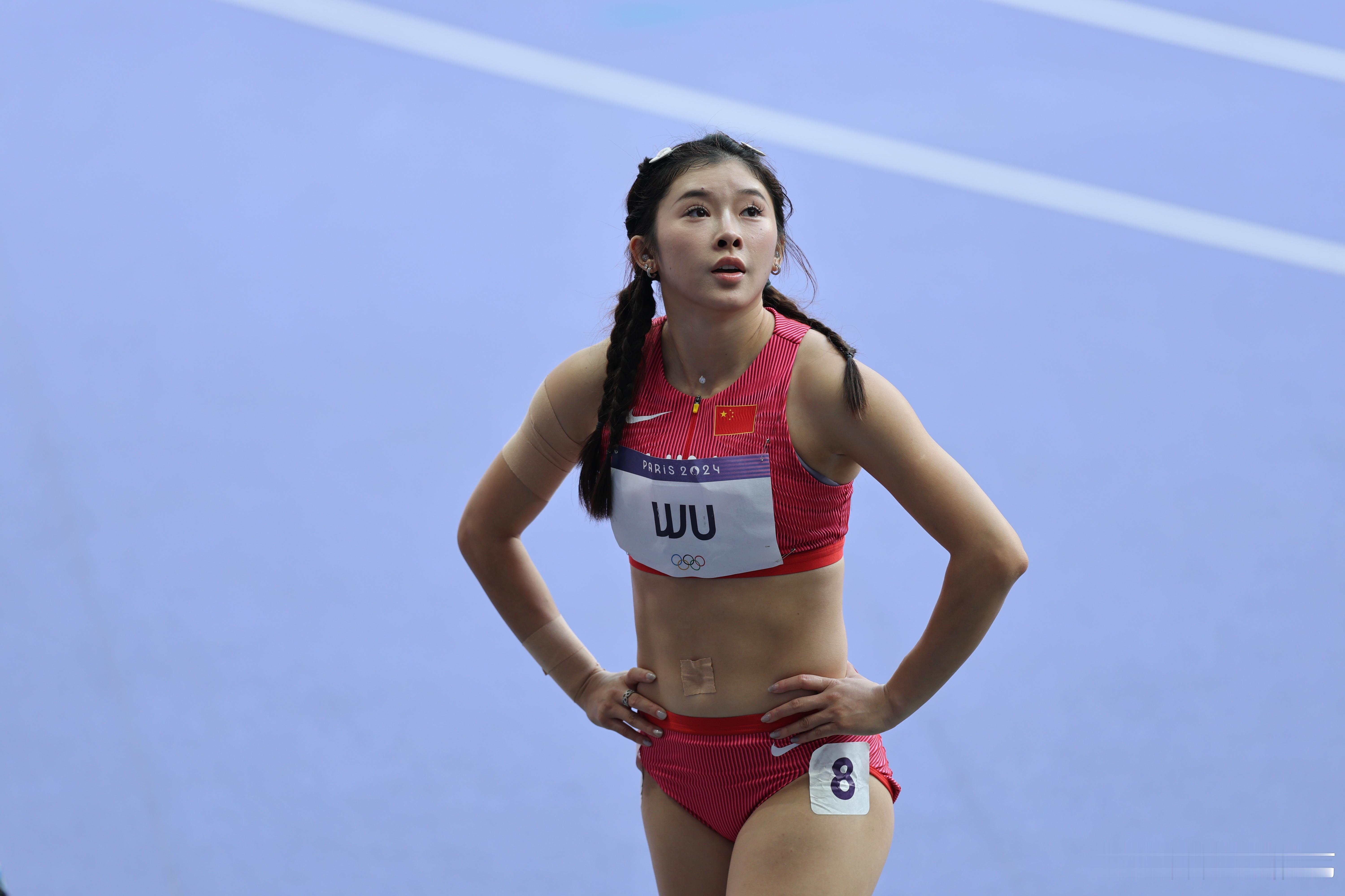 08月07日讯 巴黎奥运会女子100米栏预赛，中国选手吴艳妮跑出12秒97的成绩