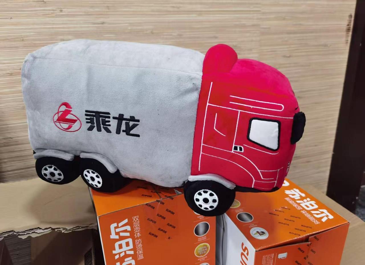 今年的目标是比去年快乐！比去年健康！比去年挣钱多！越来越好！！！