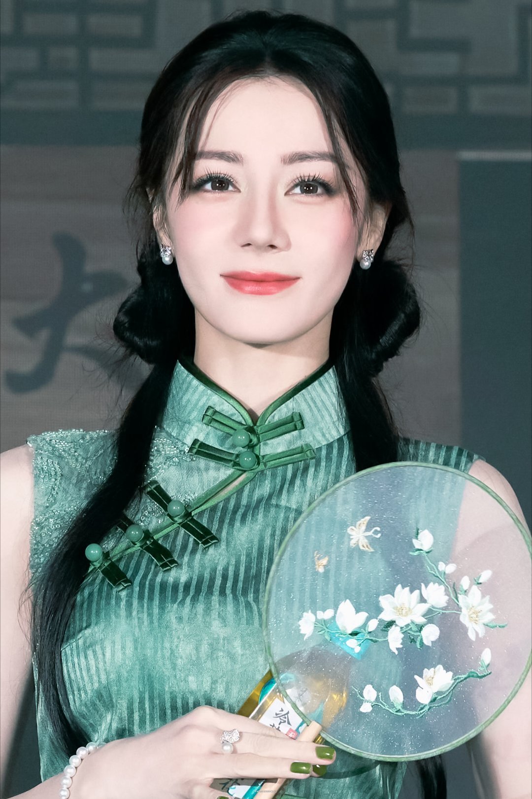 一袭青碧，满目风华迪丽热巴