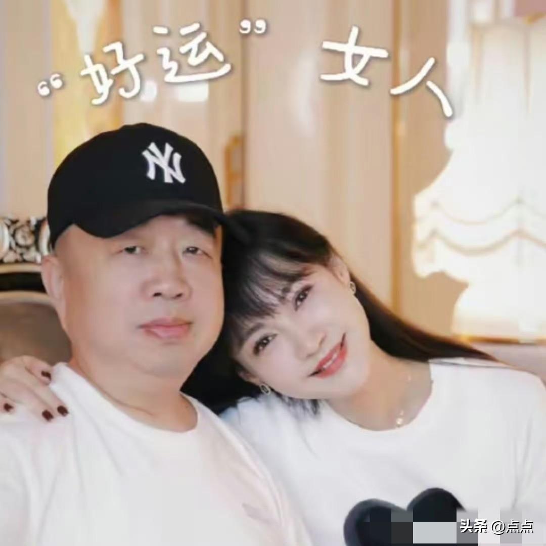 为突出人物亮点与话题焦点，我将整合信息并优化表述，以流畅叙事呈现杨雪夫妇的职业成