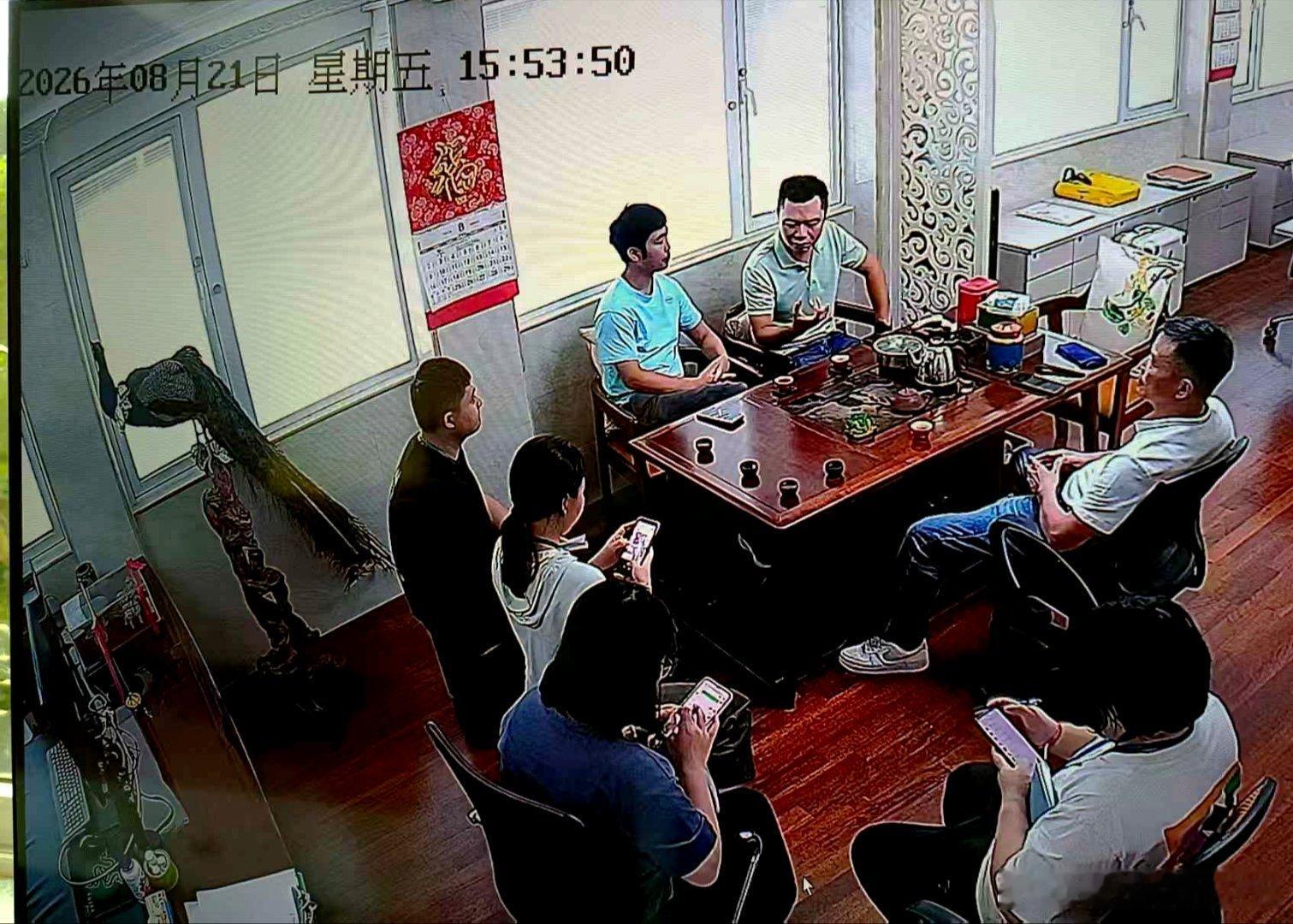 一直弄不明白的一个问题：公司对外报价总是比同行贵四五百块钱。公司的报关是一手；拖
