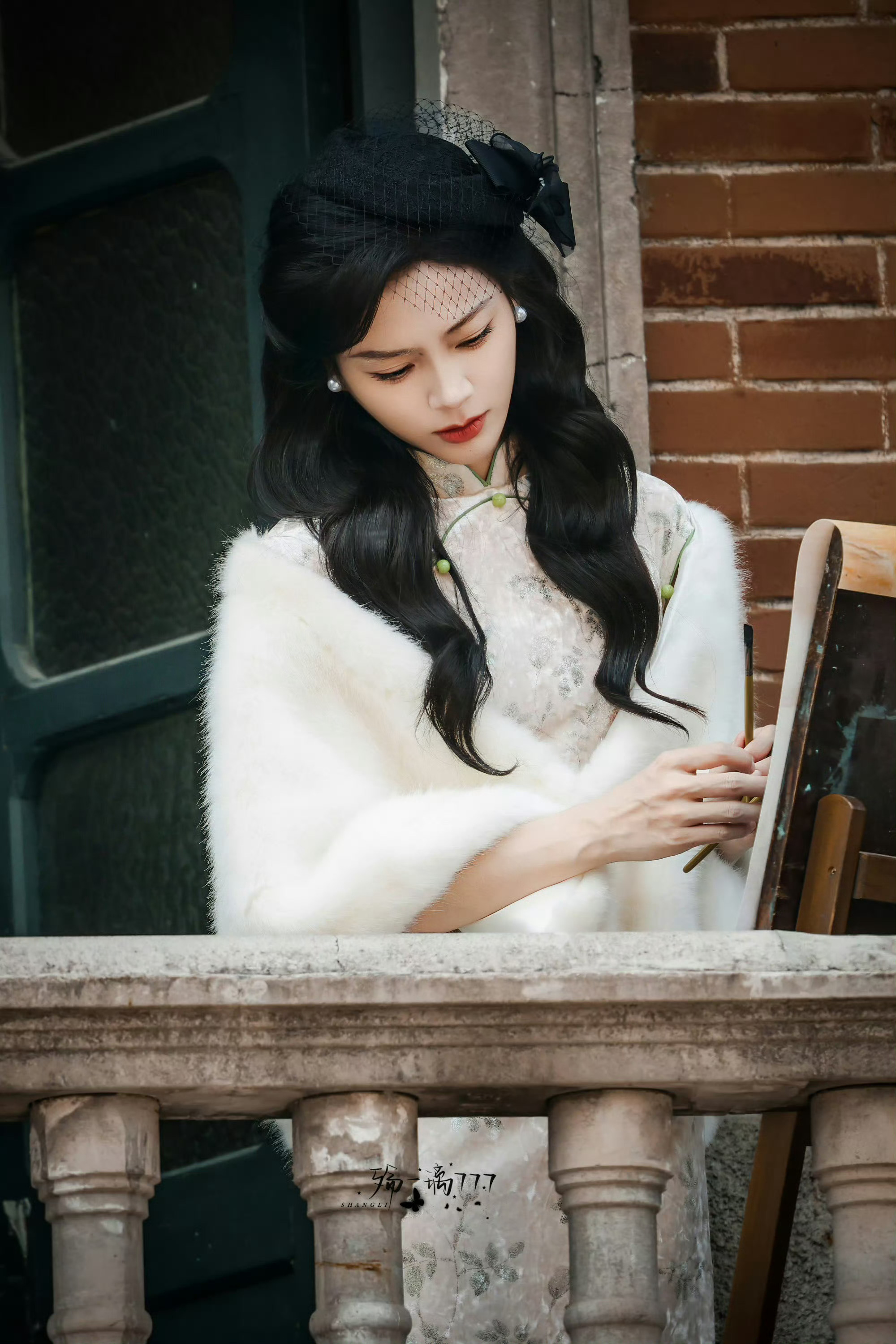 谢可寅第一部古装女主谢可寅首部古装女主《长生契》开机✨红砖黛瓦间，眉眼流转皆是故