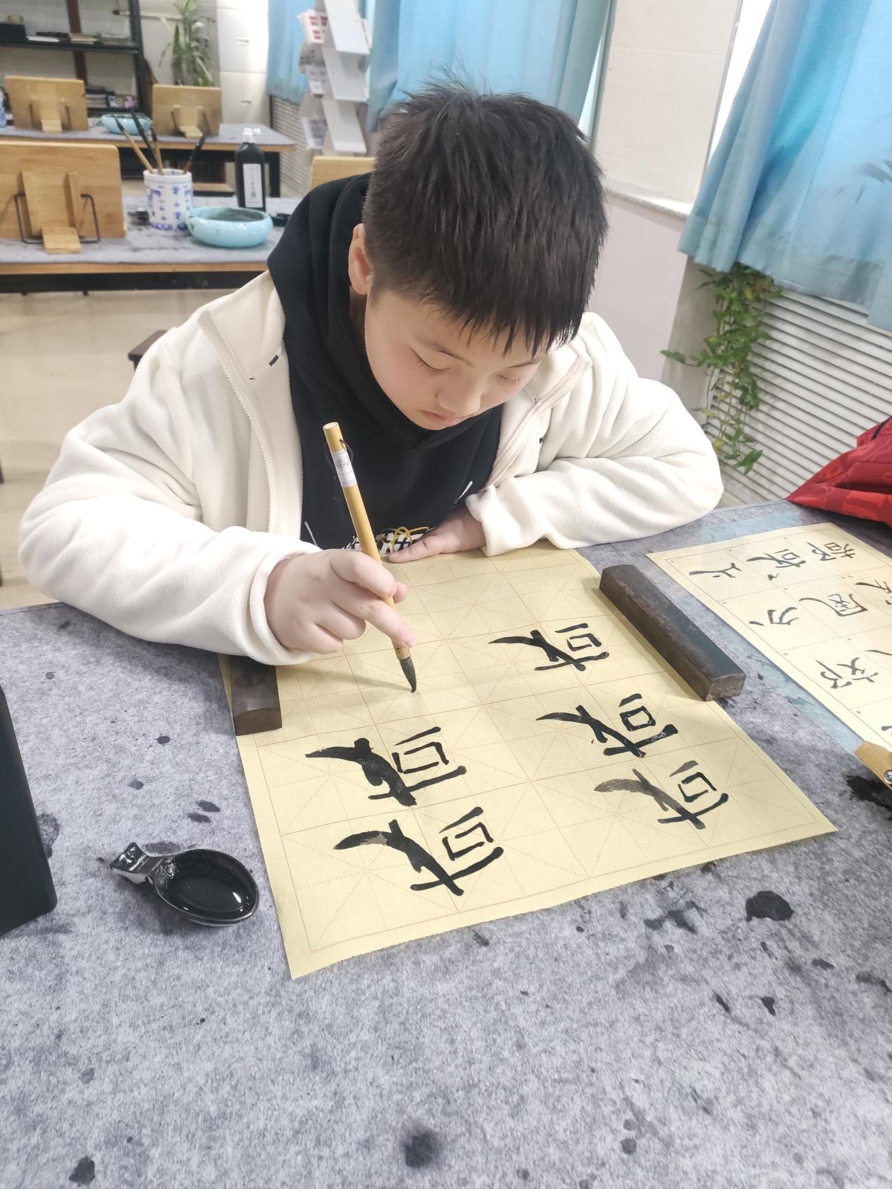 书法培训班要不要给学生留家庭作业？
请各位做书法培训的老师们交流一下[作揖][作
