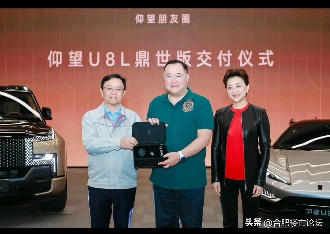 现在这些名人有钱人都是开电车了。
一百几十万买比亚迪。