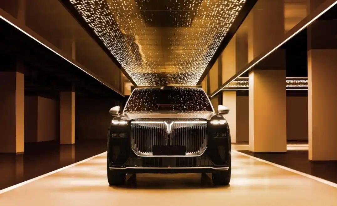 三腔空悬加四颗激光雷达，还有华为全家桶加持，岚图泰山怎么样

内饰与配置：注重家