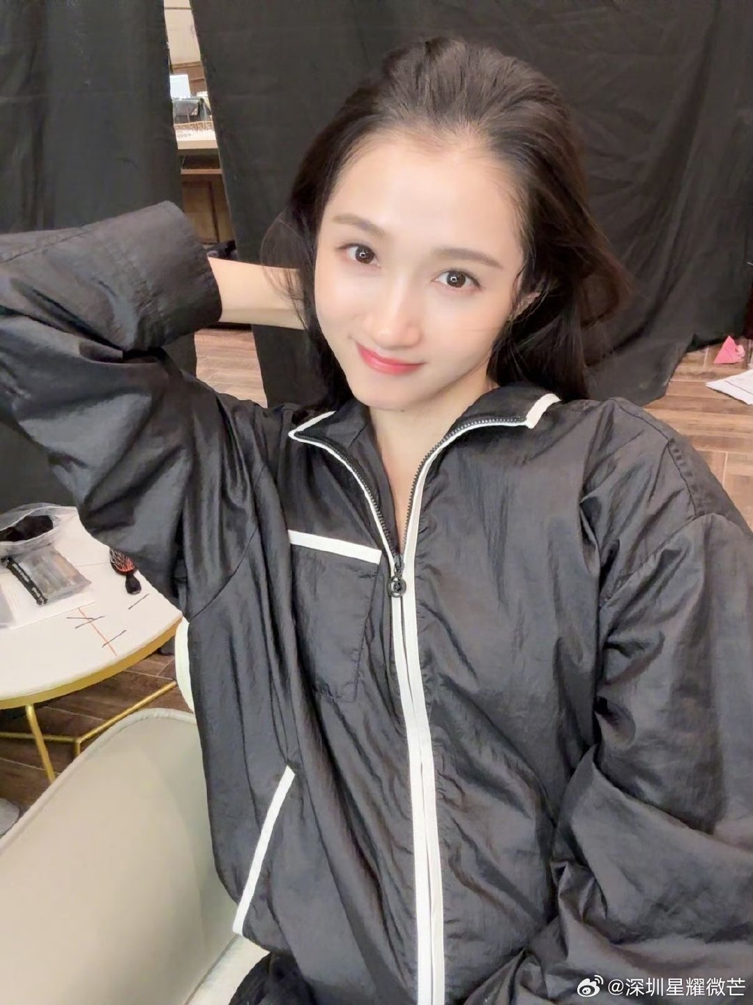 关晓彤说杀青后的第一件事修剪发尾关晓彤修剪发尾Live照关晓彤说杀青后的第一件事