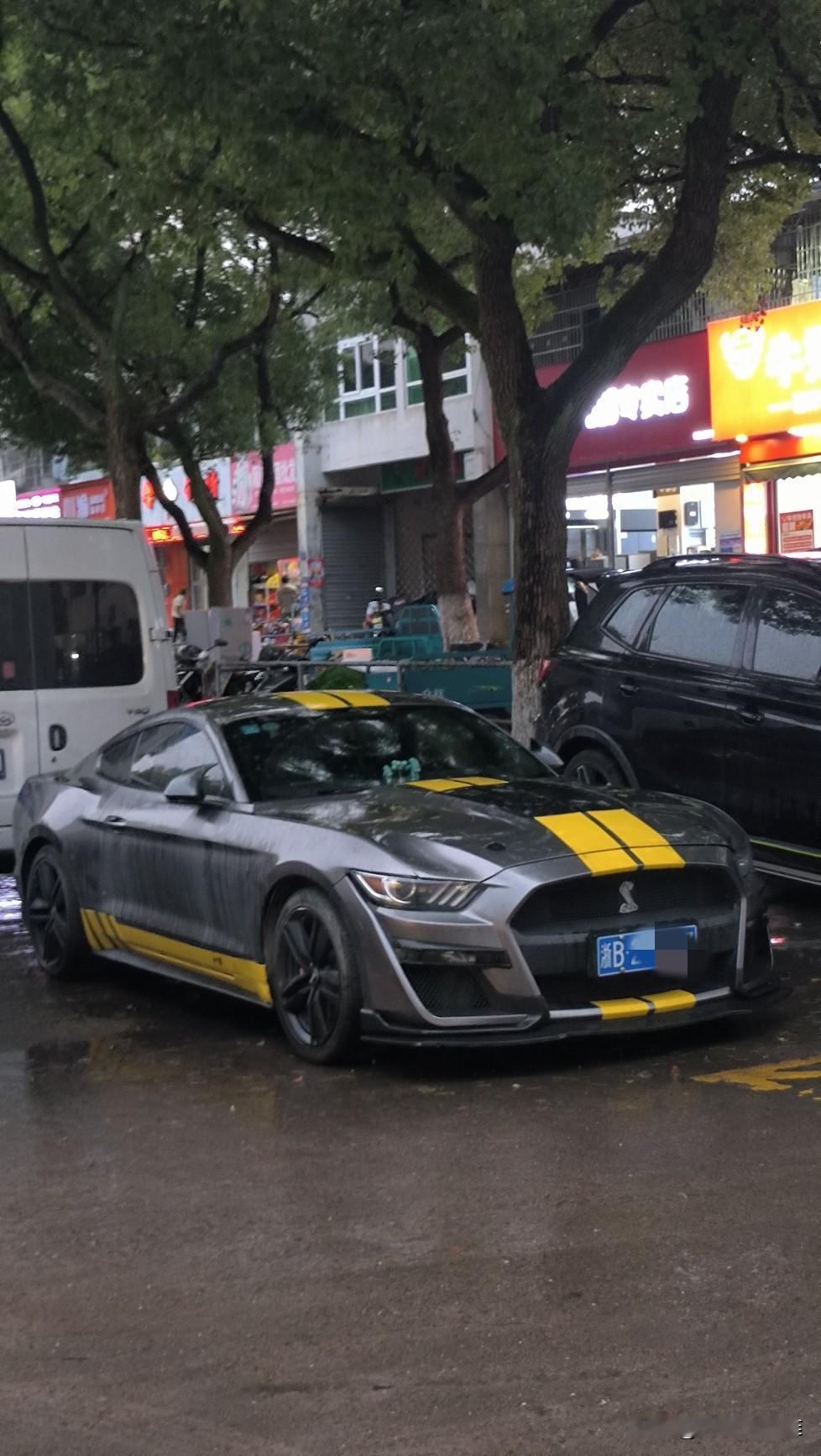 这台谢尔比看起来怎么怪怪的！