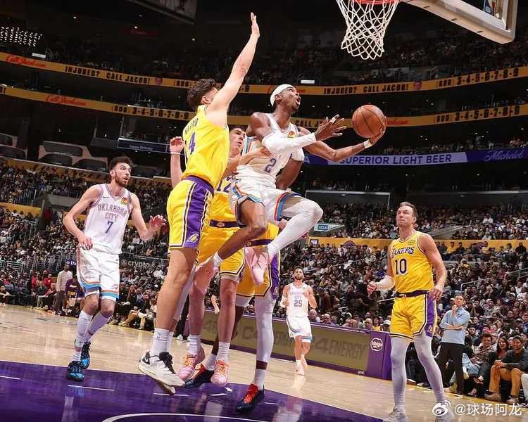 NBA常规赛继续进行，洛杉矶湖人队（50胜29负）继续连败。亚历山大得到25分和