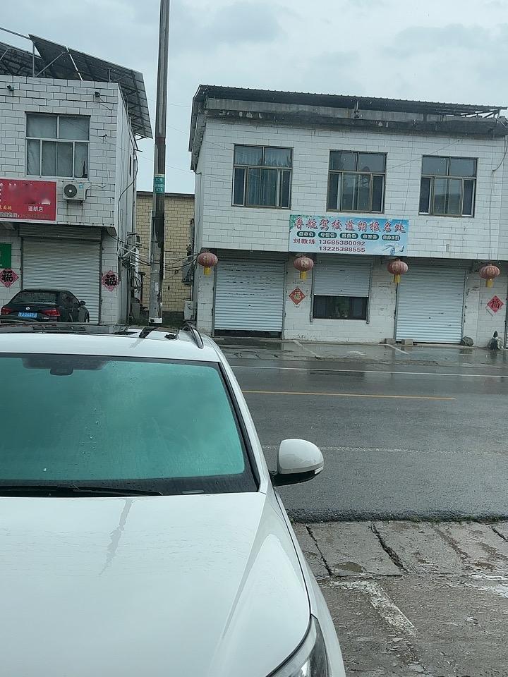 今天是农历六月初二，初伏第一天，小雨淋淋沥沥下了一天！终于可以凉快一下了！