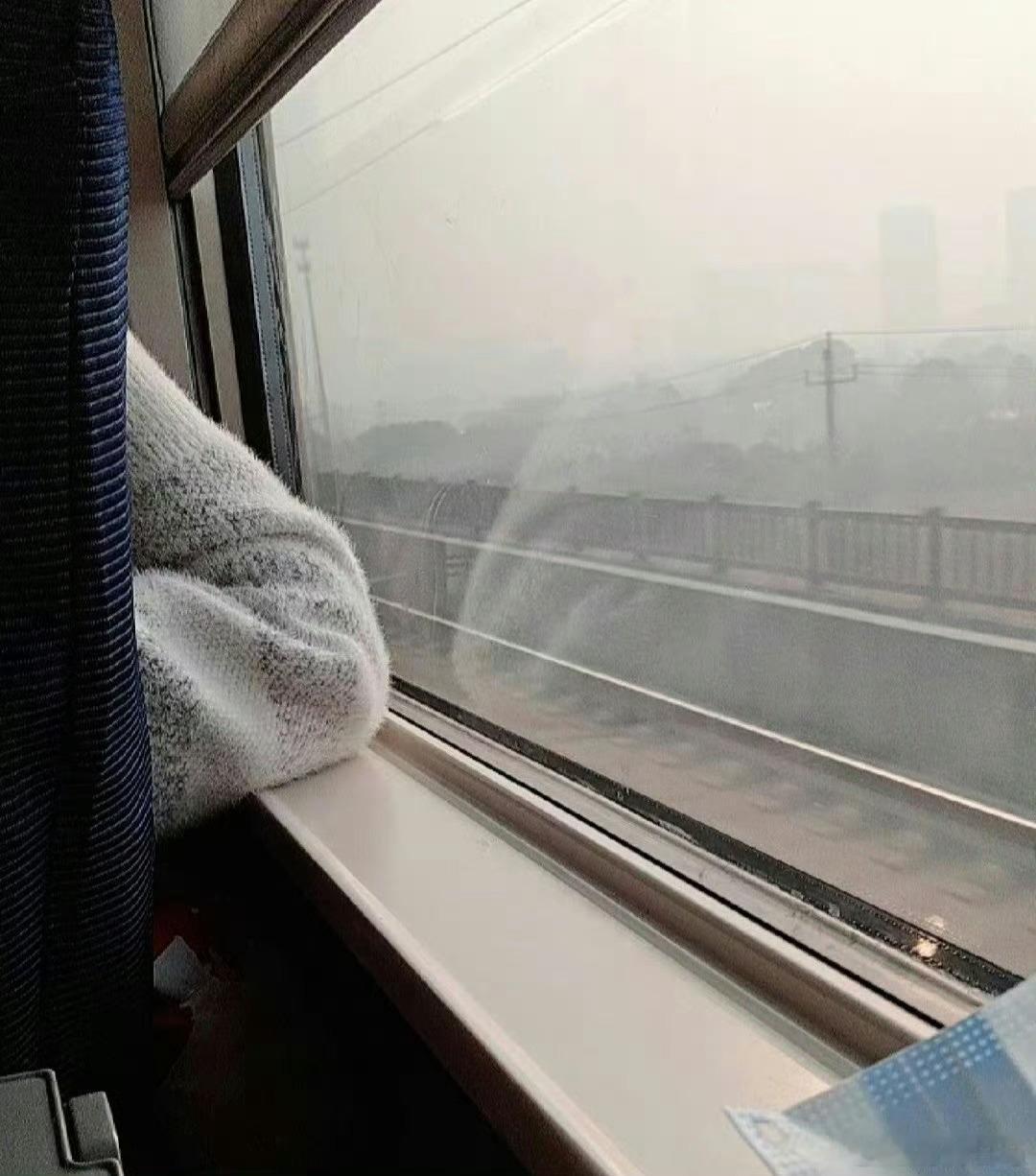 带女儿坐高铁，女儿让我好尴尬坐高铁犯困 二氧化碳浓度高