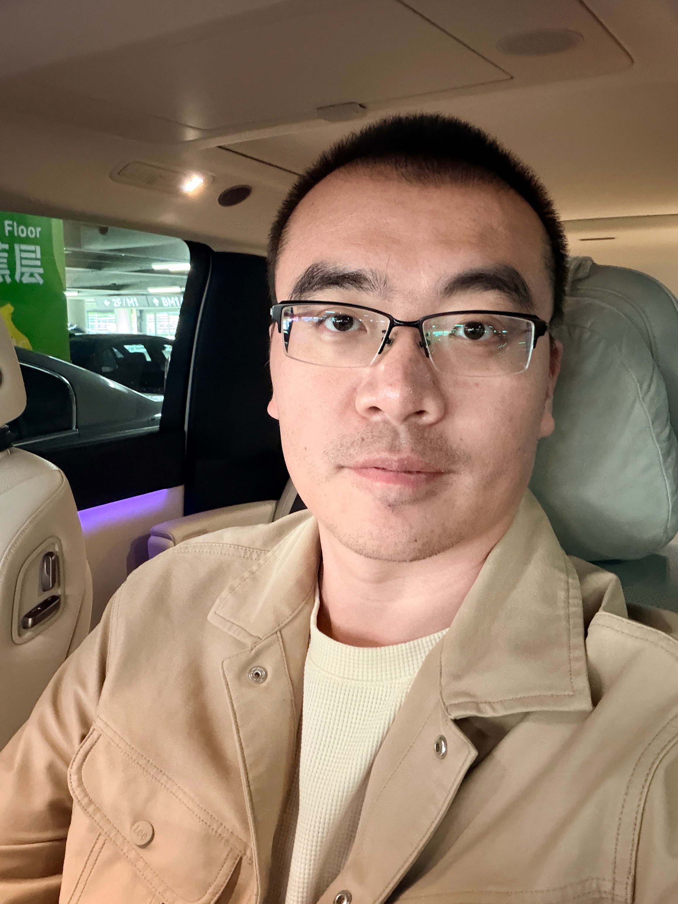 超级喜欢一下飞机就能坐上自己MEGA的感觉，超级幸福！ 