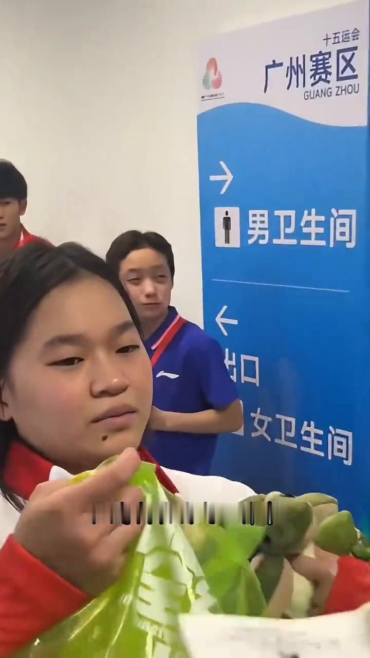 全红蝉很简单也很清醒。
全红蝉漂不漂亮我不评价，但是我敢确定一件事，就是全红蝉这