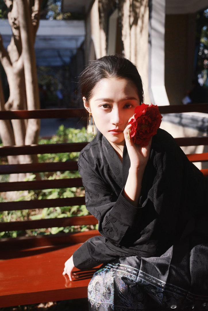 鹿晗 关晓彤理性吃瓜吧。既然两个人在一起是为了幸福，那分开也是为了各自幸福 好好