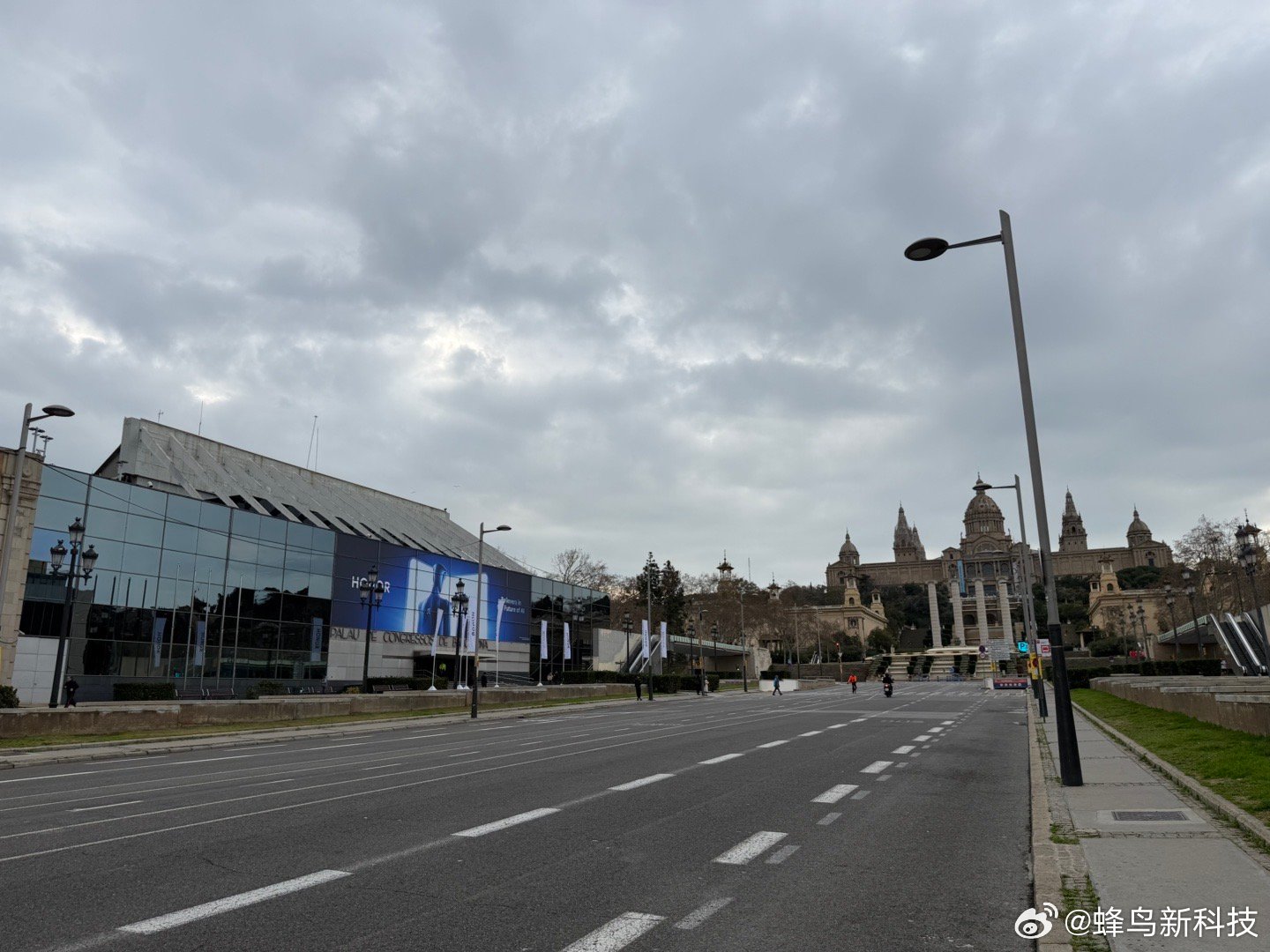 你可知一会荣耀举办发布会这位置有多绝 西班牙·巴塞罗那西班牙广场