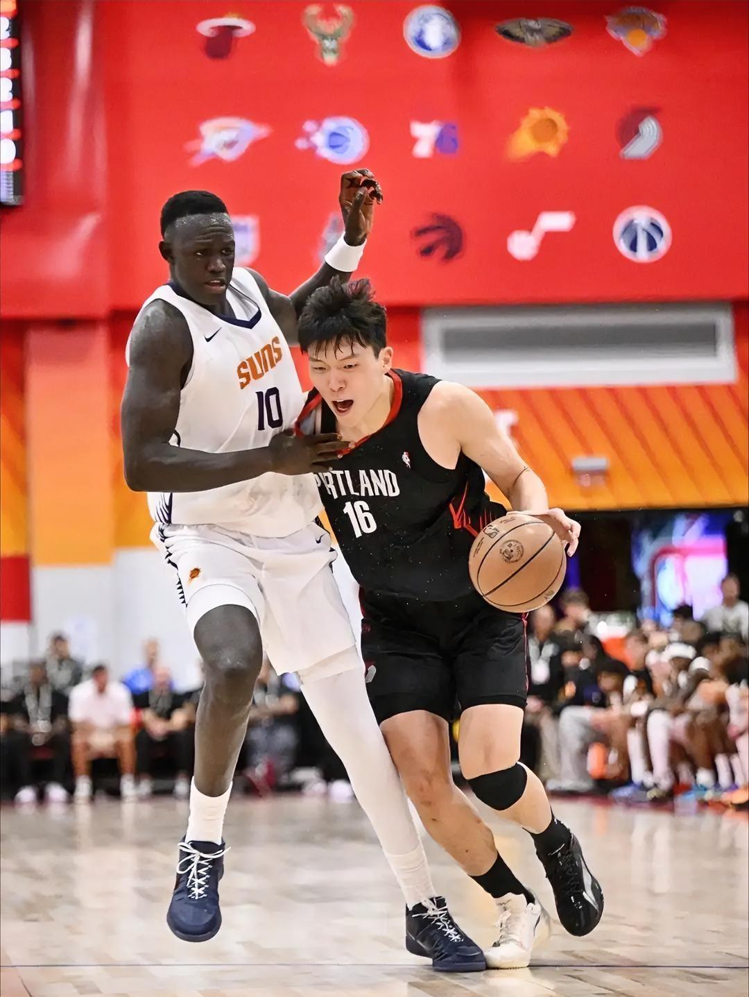 同样打完4场夏季联赛！！！差距一目了然！！！

16号秀杨瀚森：场均出场24.3