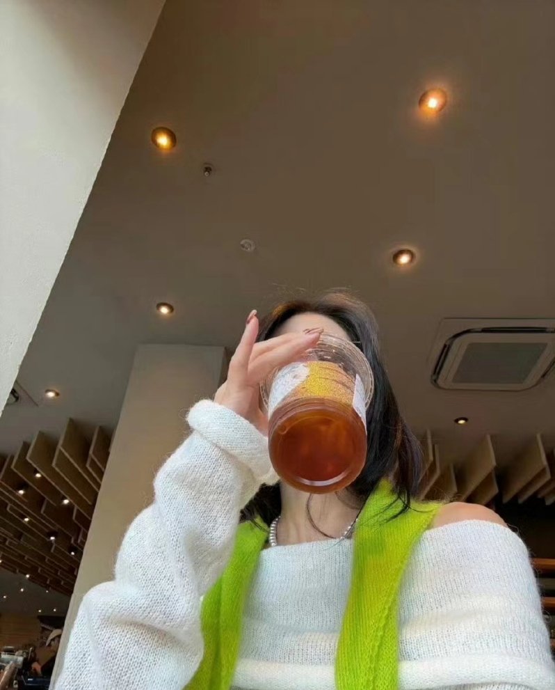 幸福就是找一个和自己一样有良心的人 是在对方看不见的地方忠诚 而不是在你面前装模