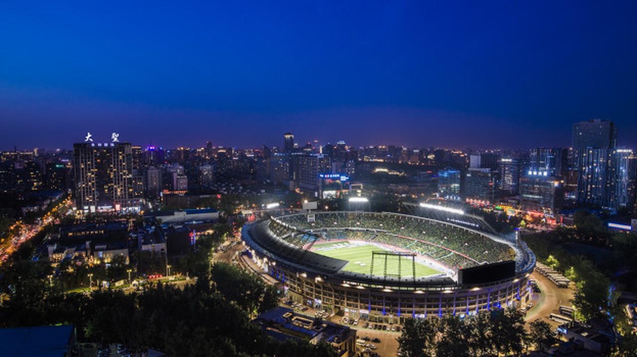 【庄毅与辽宁铁人足球队】
        庄毅对辽宁铁人足球队的支持，真可谓是不