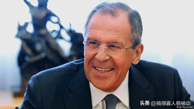 “俄罗斯不会因美国对波斯的打击对美国实施制裁，这不符合我们的做法。”拉夫罗夫说。