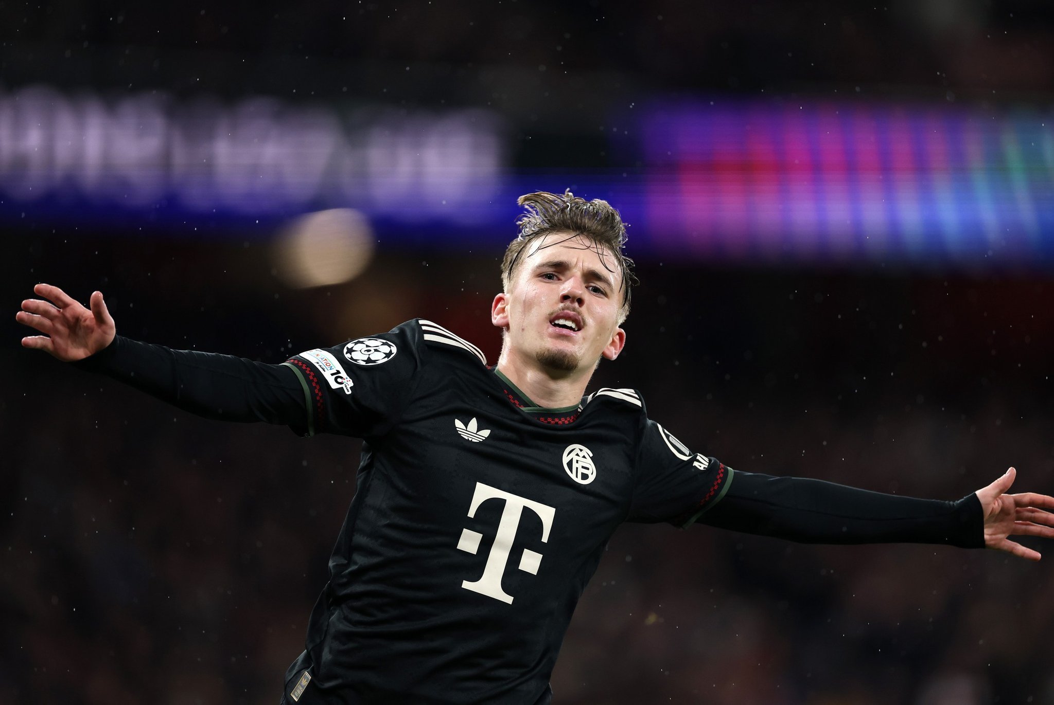 如果伦纳特·卡尔今晚对阵葡萄牙体育的比赛中进球，他将成为欧冠历史上最年轻的连续三