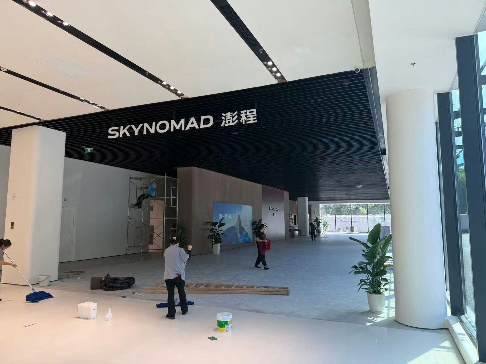 疑似小米 skynomad 门店位置不错，大商场的大门口！ 