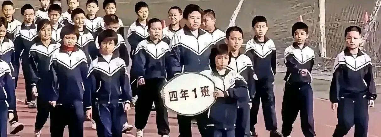 樊振东小时候可太不容易了。

他上的是重点小学，学习成绩那是相当好，上午上课还能