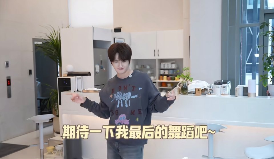 敲碗，开始期待鸟鸟手势舞[拜托] ​​​