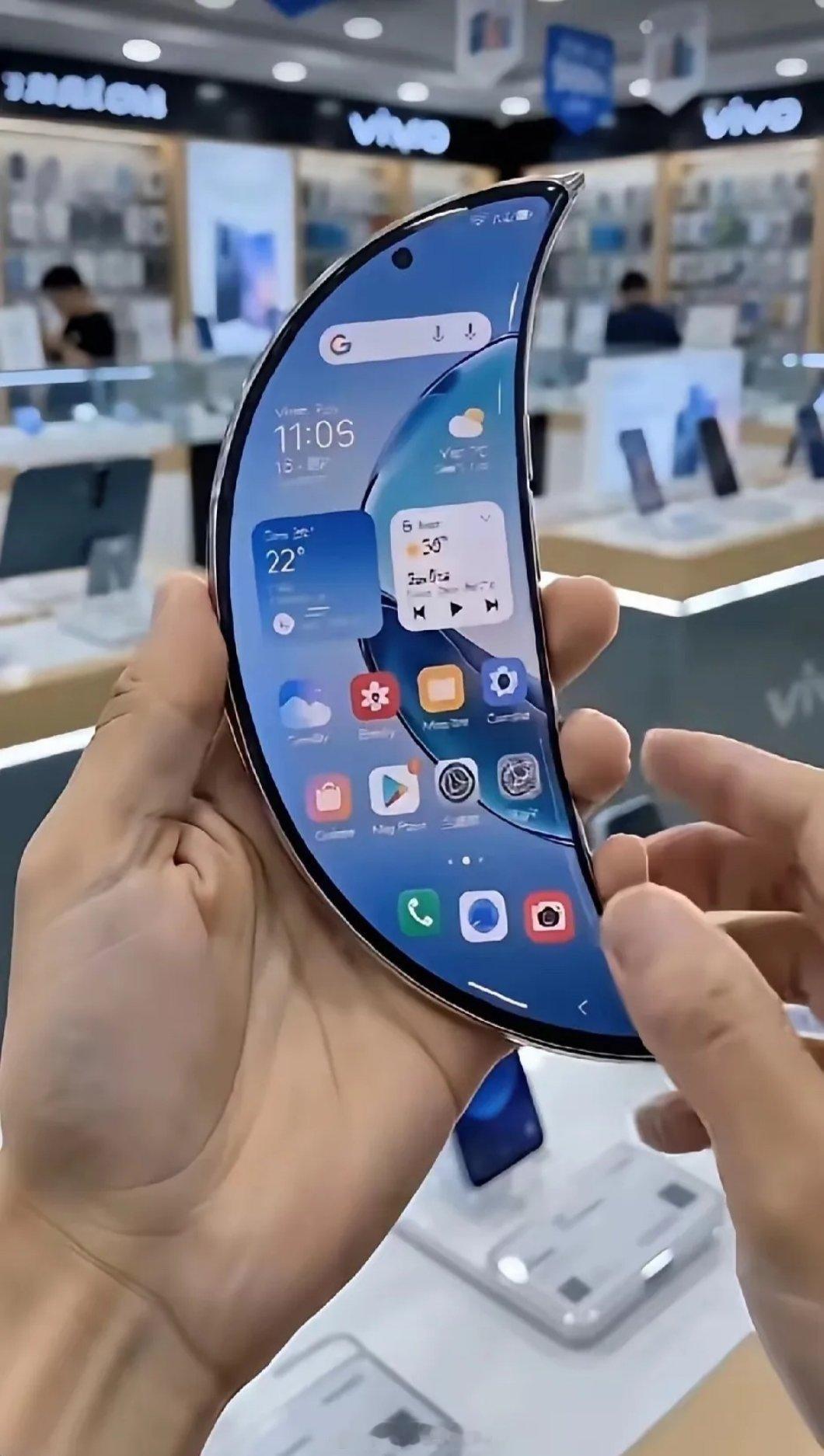 问个问题，如果以后有手机长得这个样子，你会买吗？我先回答，我不会买，因为它除了好