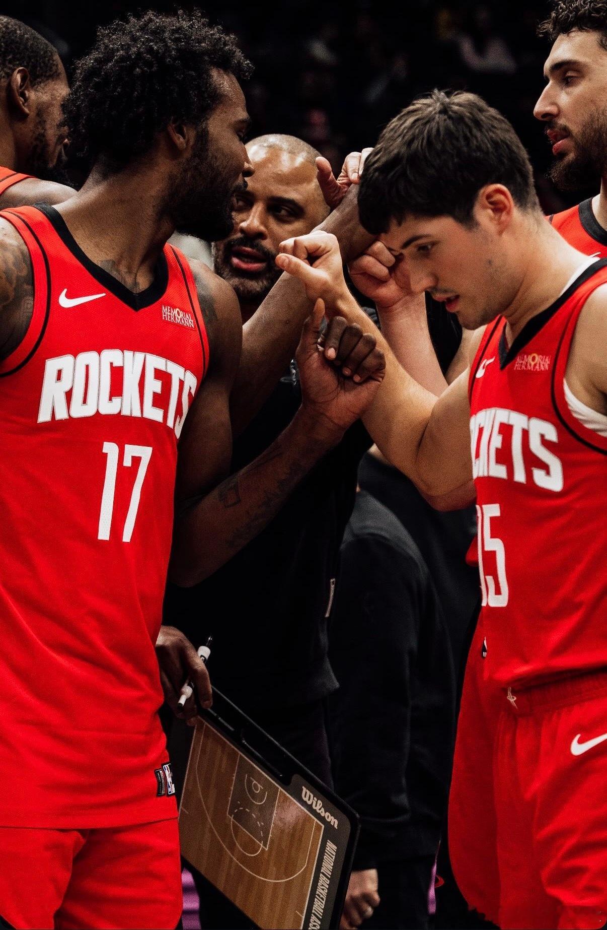 火箭队本赛季对阵联盟前十球队的战绩📊▪️8胜12负（胜率40%）▪️净效率值-