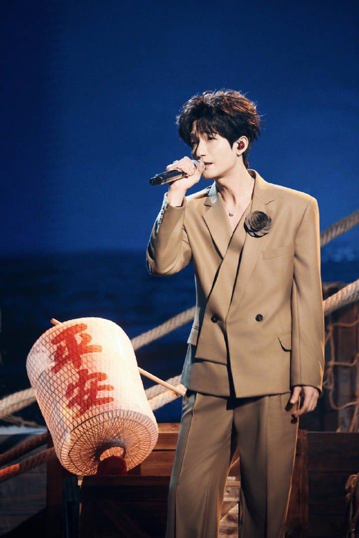 陈楚生 好听港湾太好听啦！还想听哥哥用潮汕话说好多好多祝福😋 