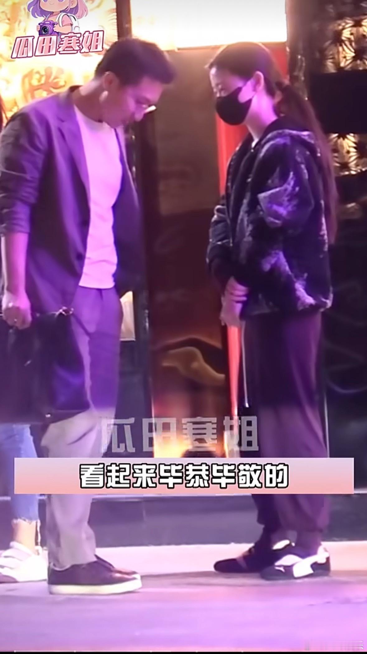 单依纯素颜与前老板聚餐话说单依纯跟前老板聚餐这事，我刷了半天也没搞明白那男的是谁