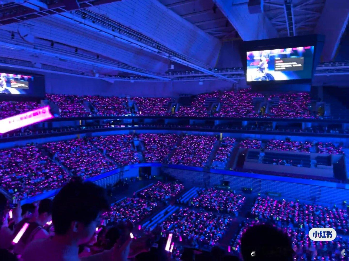 梓渝武汉连开三天的上座率梓渝武汉连开三场的上座率梓渝武汉连开三天，满座场馆齐唱共