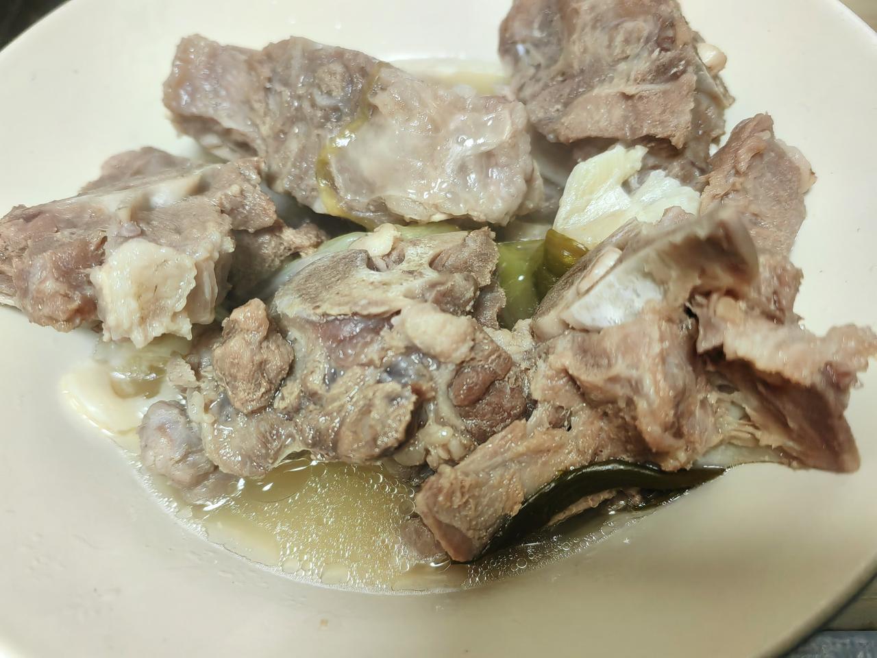 【朱老师就是常州特朗普！】
今天群里聊饮食与健康。我依然一如既往不讲科学。按照现