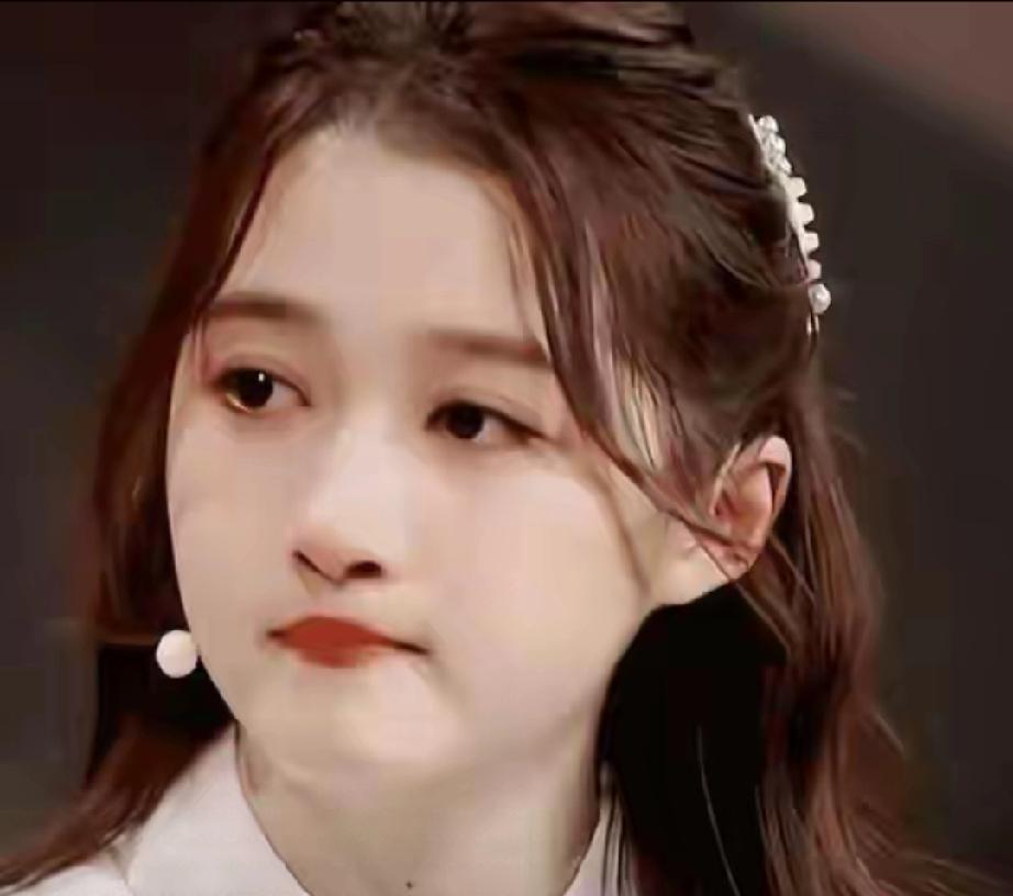 鹿晗36岁生日群星送祝福，关晓彤连续缺席引婚变猜测
 
     4月20日鹿晗