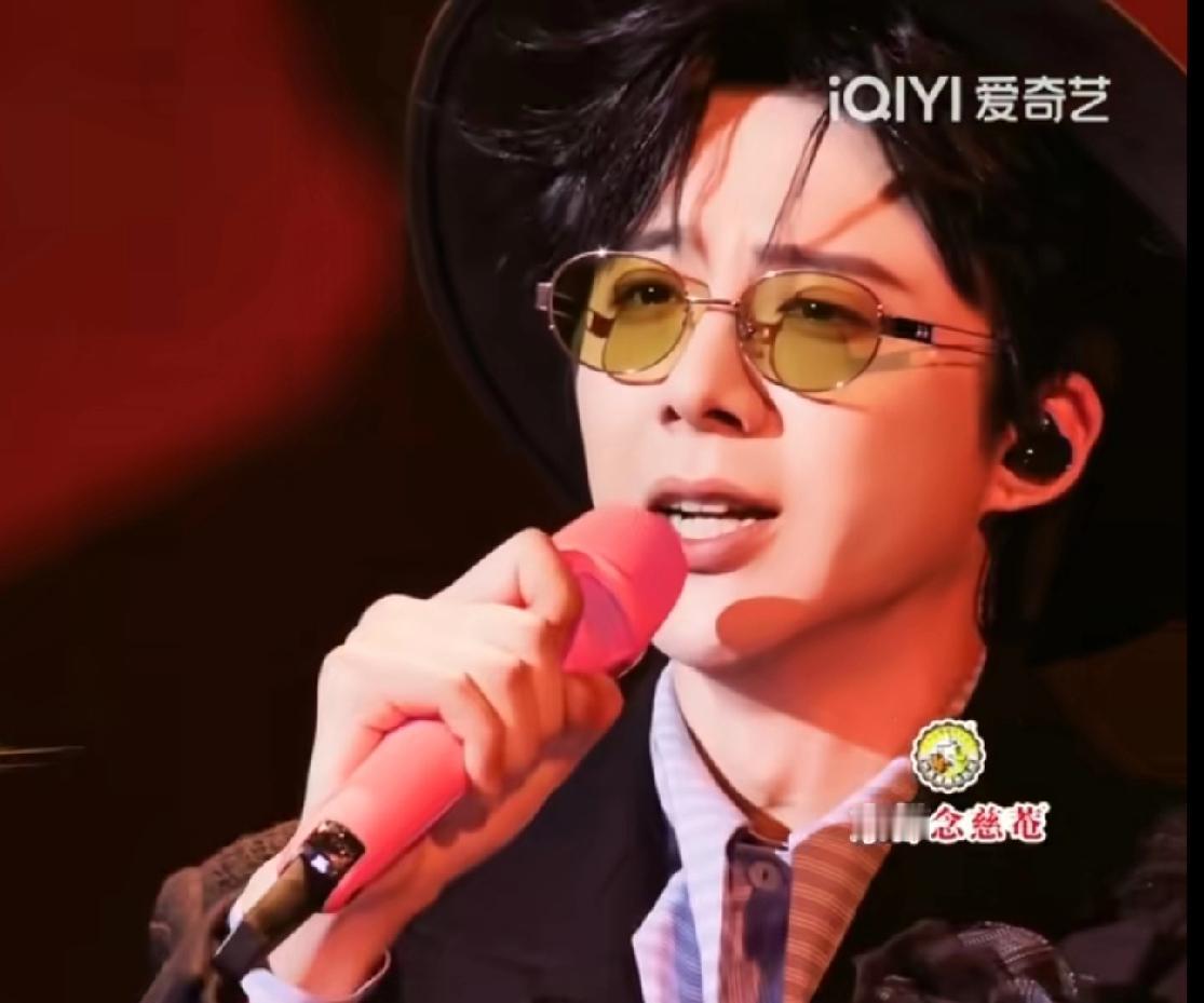 刘宇宁出身低吗？
网红转顶流演员，唱演俱佳，这不叫出身低，这叫天赋被努力兑现！