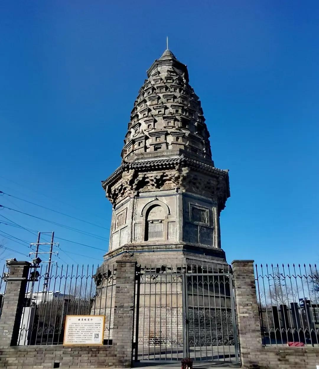 天下云岗是一家，大同云冈进北京。
东有北京云岗镇岗塔，西有山西大同云冈石窟。
历
